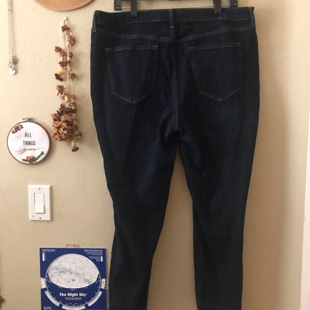 Old Navy “Curvy Skinny” Dark Wash Jeans
